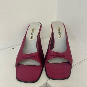 Caparros magenta VTG heels with bow accent size 8.5
